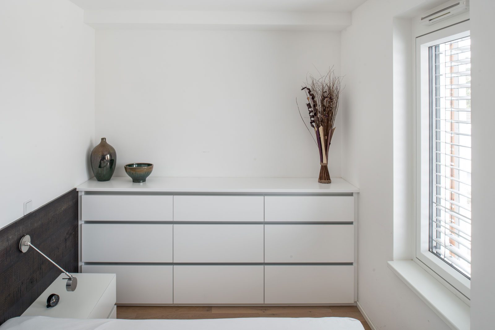 Schlafzimmer in weià mit räuchereiche möbelwerkstätte motz